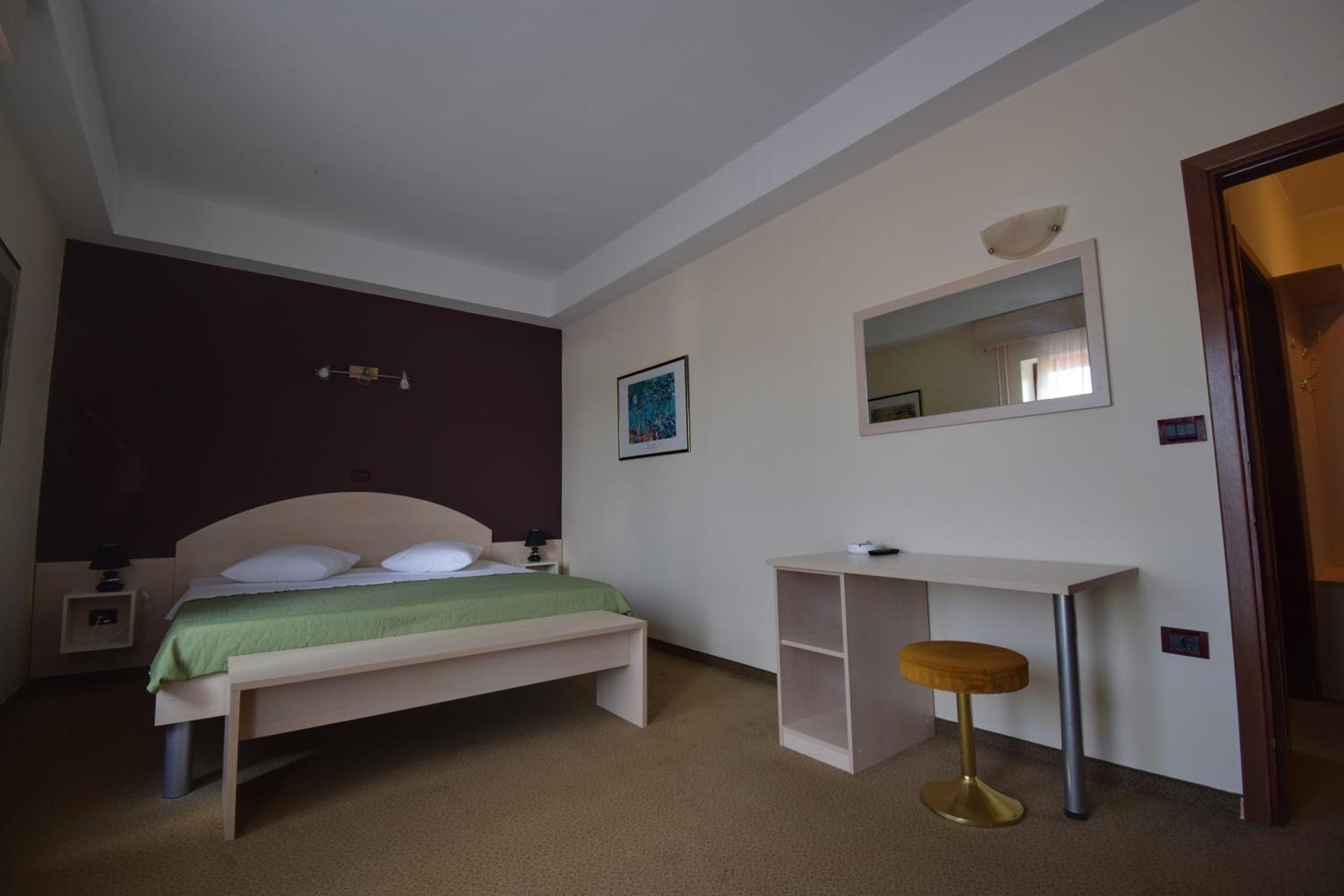 Hotel Zephyr - Plovanija Buje Extérieur photo